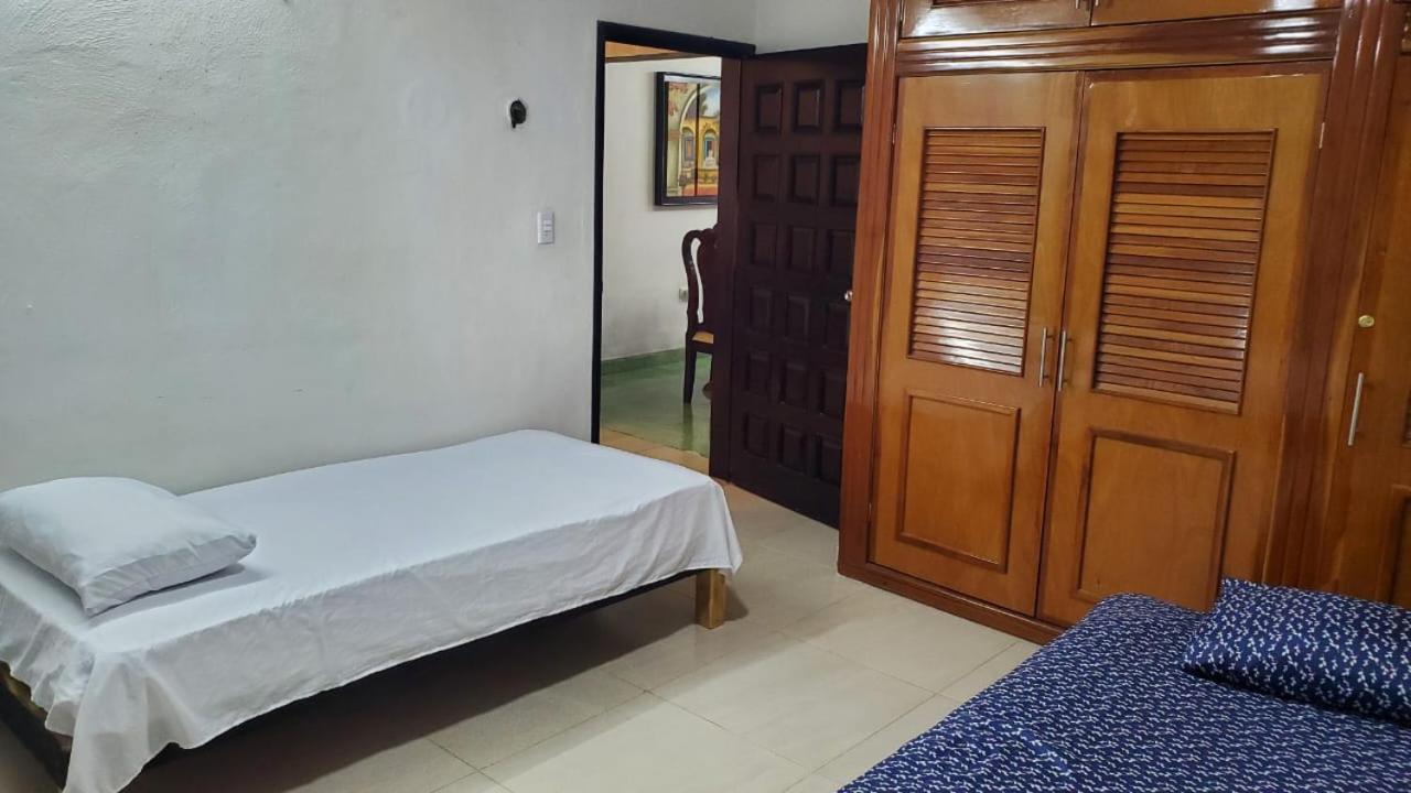 Hostal Casa Cucu - Wifi, Hot Water, Ac, Free Water Refill - Stay 3 Nights Or More And Get 1 Day Free Bikes & 1 Free Laundry Wash Valladolid  Exterior foto